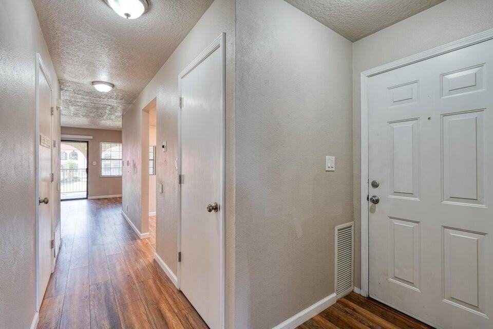 811 Country Club Dr Se Apt 2c #2C - Photo 4 of 19