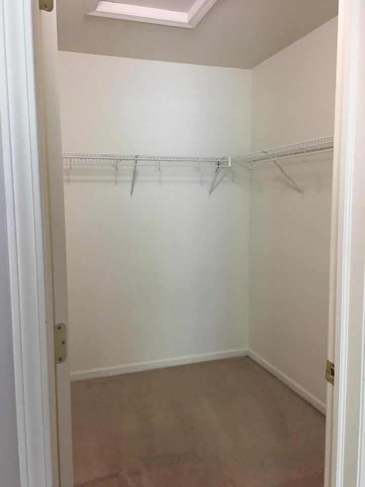 20209 Chesapeake Cir - Photo 3 of 48