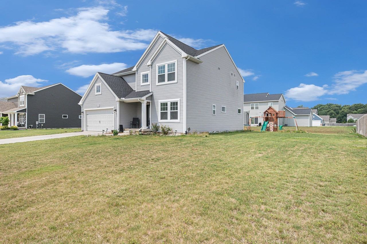 7280 Hopkinton Dr - Photo 2 of 23