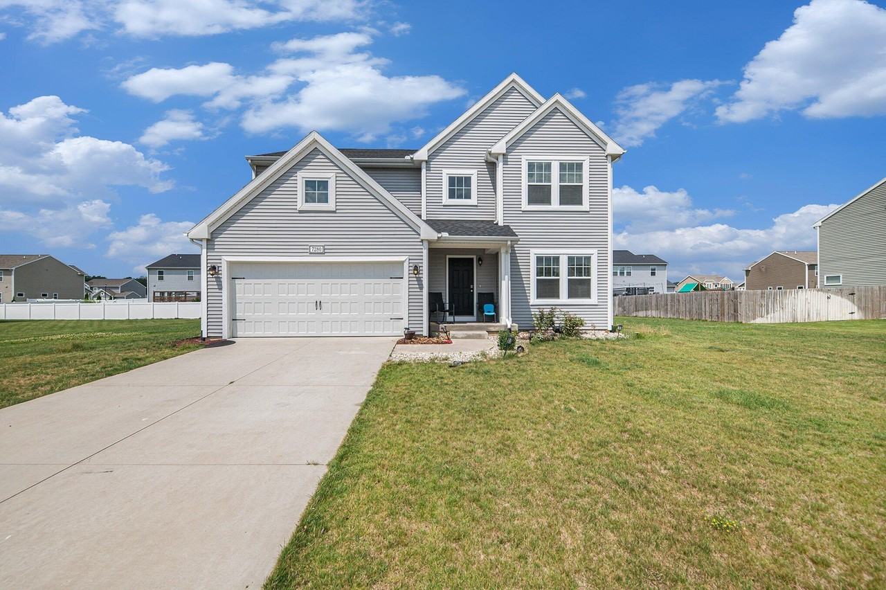 7280 Hopkinton Dr - Photo 3 of 23