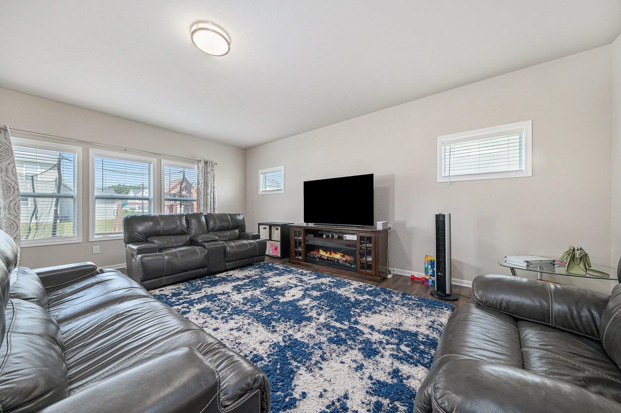 7280 Hopkinton Dr - Photo 5 of 23