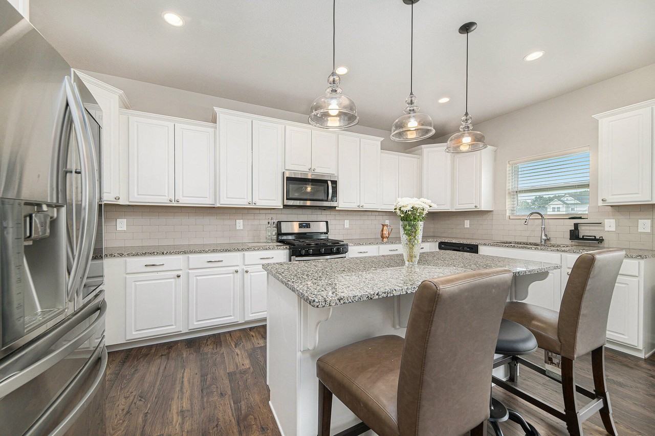 7280 Hopkinton Dr - Photo 7 of 23