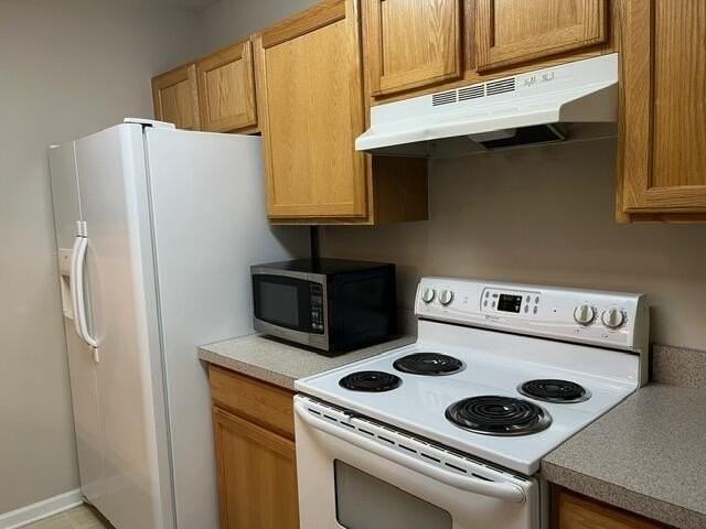 2652 S Knightsbridge Cir - Photo 3 of 19