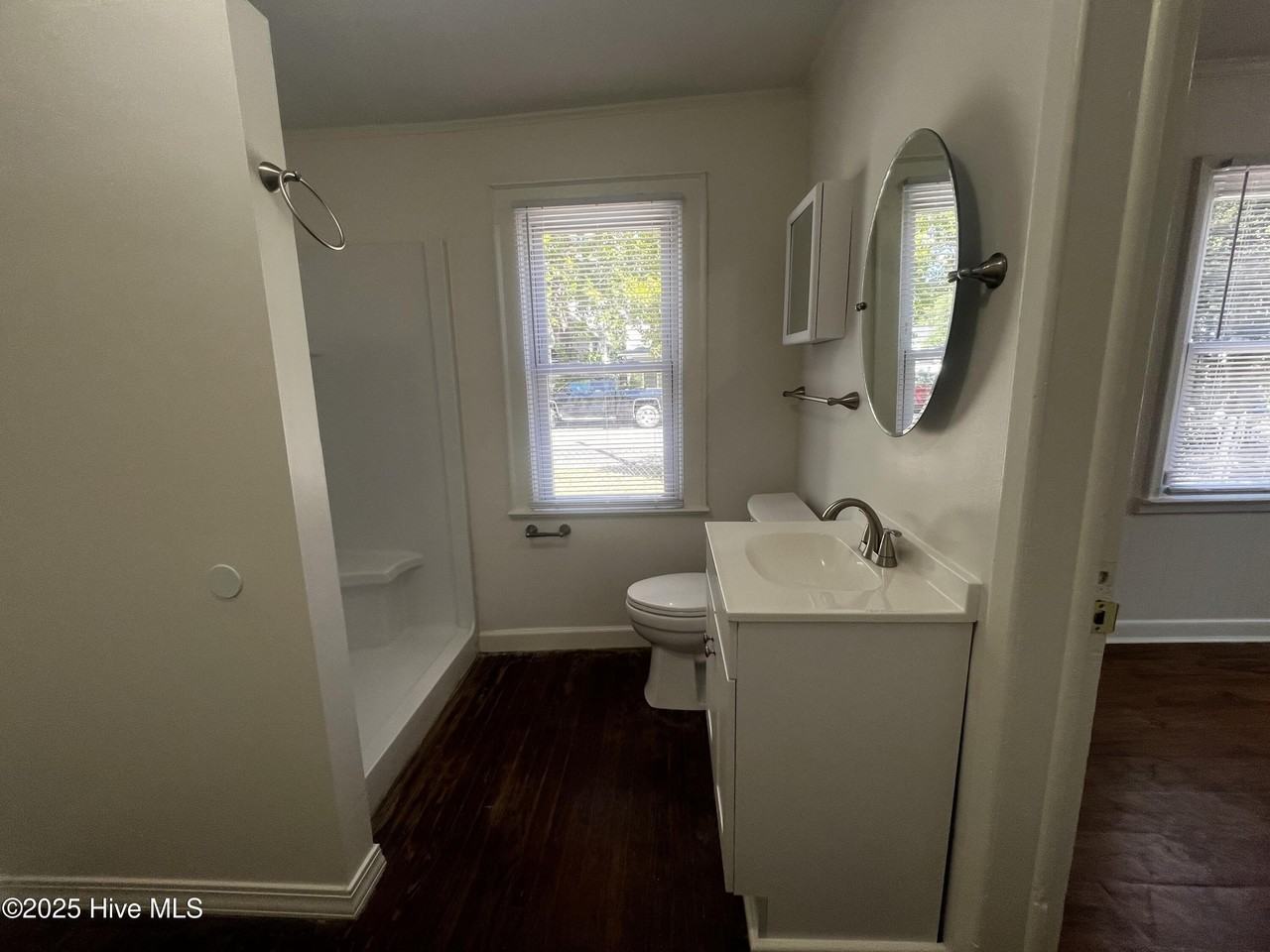 202 Meares St - Photo 4 of 15