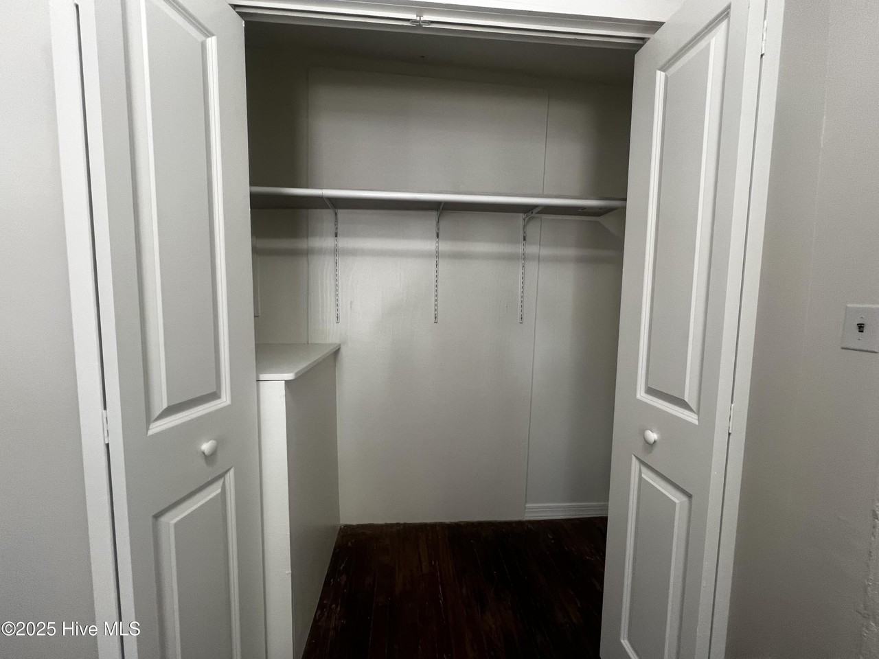 202 Meares St - Photo 5 of 15