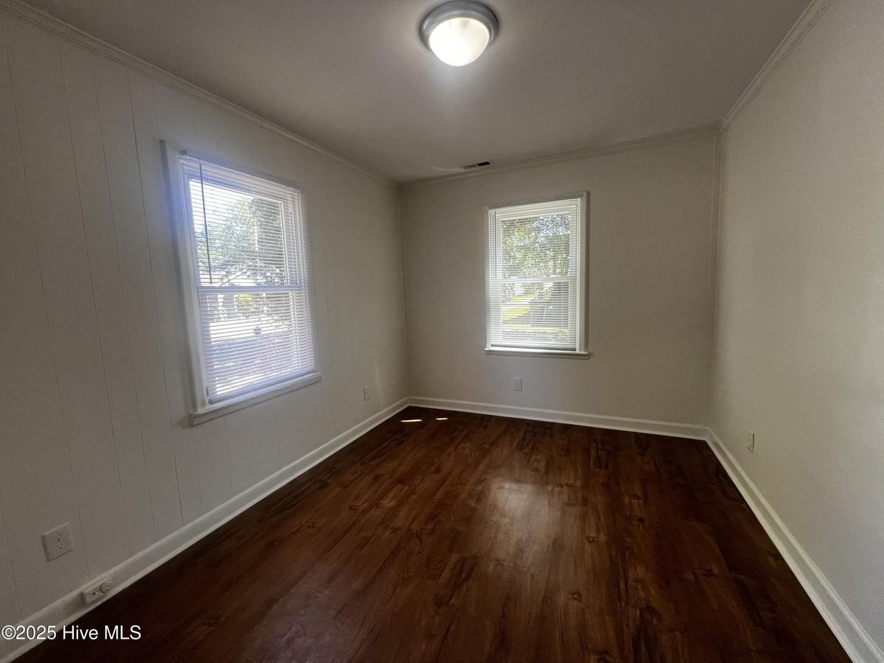 202 Meares St - Photo 6 of 15