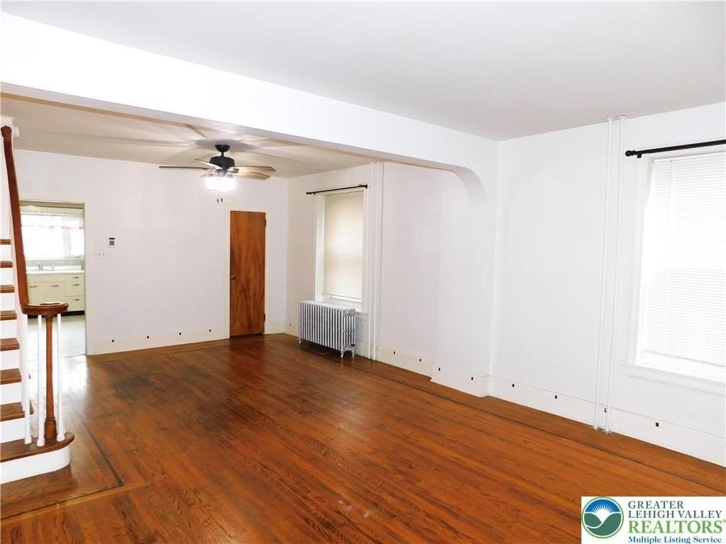 220 Locust St - Photo 2 of 7