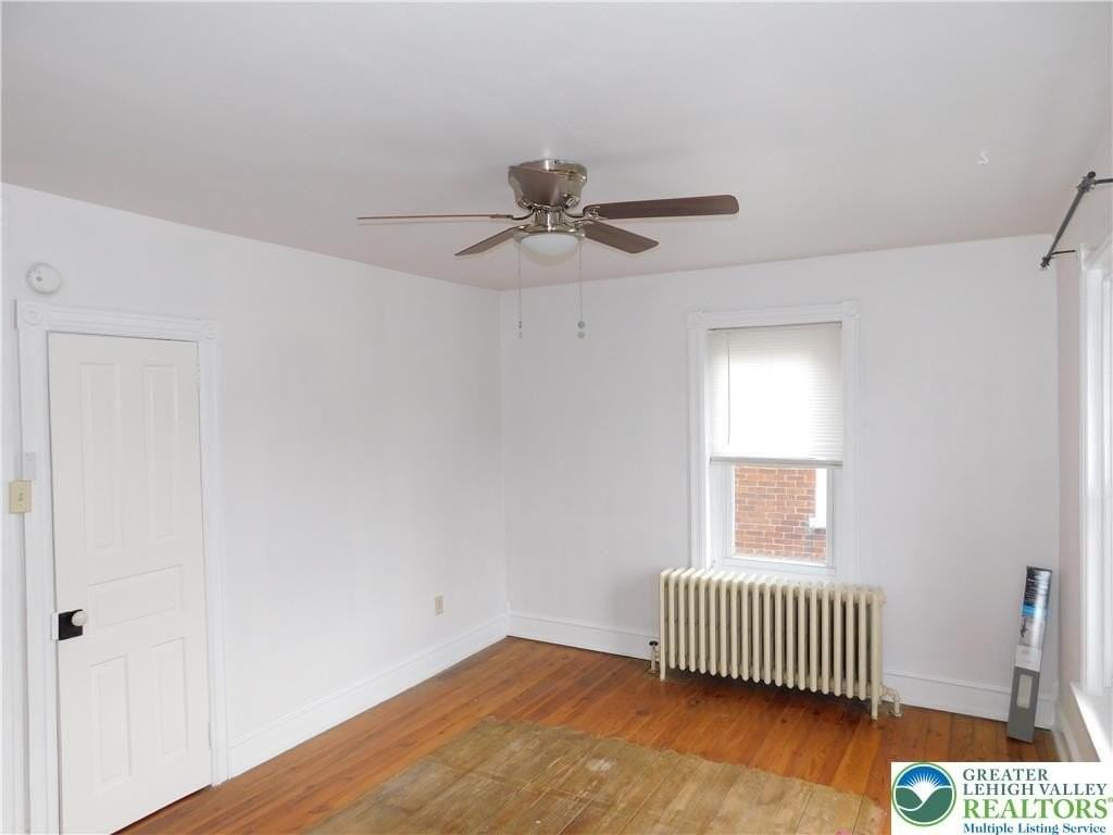 220 Locust St - Photo 5 of 7