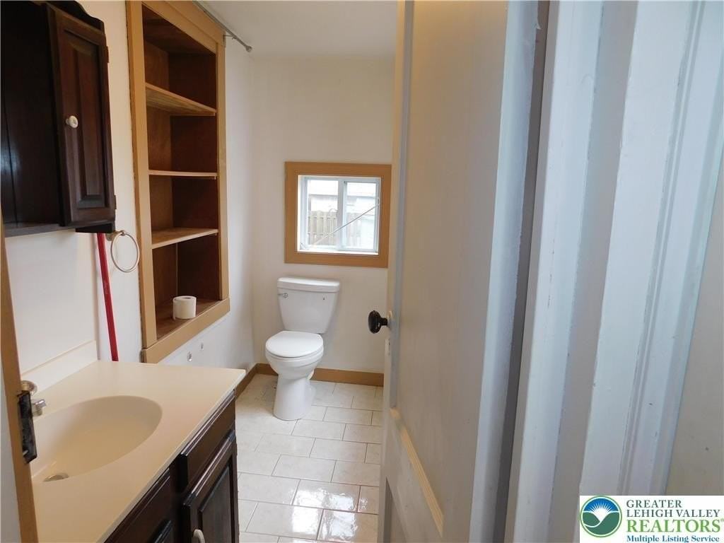 220 Locust St - Photo 6 of 7