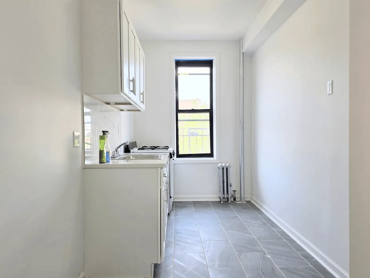 W 6th St #C6 - Photo 2 of 8