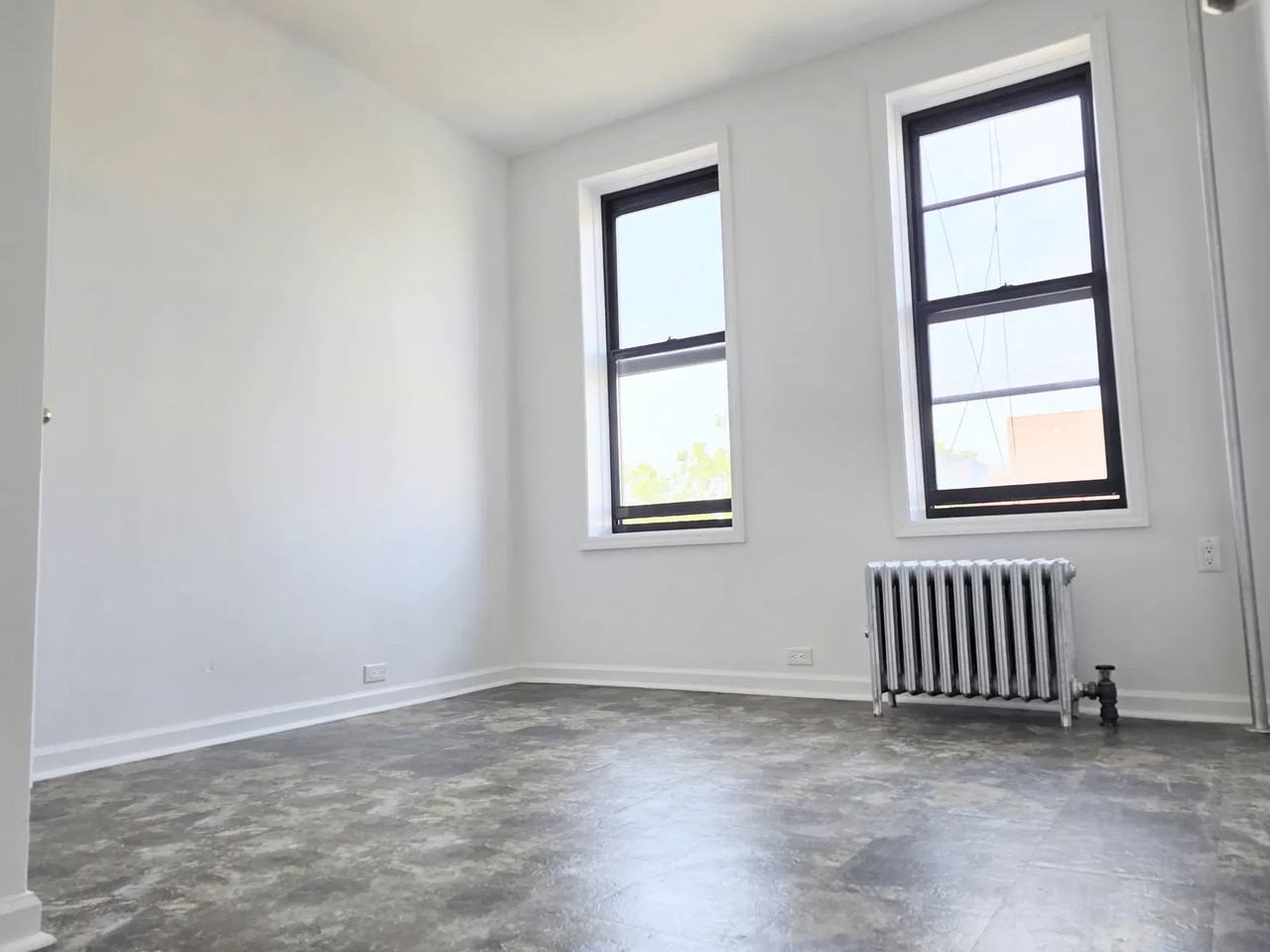 W 6th St #C6 - Photo 3 of 8