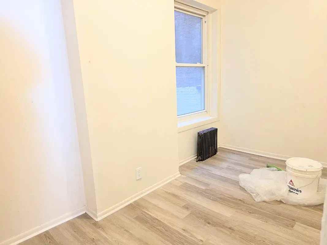 W 17th St #1 - Photo 7 of 8