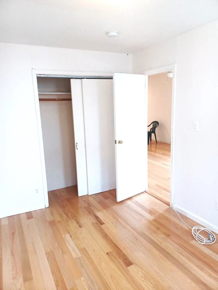 Jackson Ave #2R - Photo 5 of 8