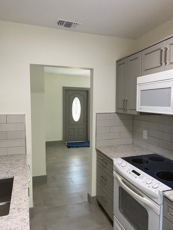 1218 S B St - Photo 2 of 8