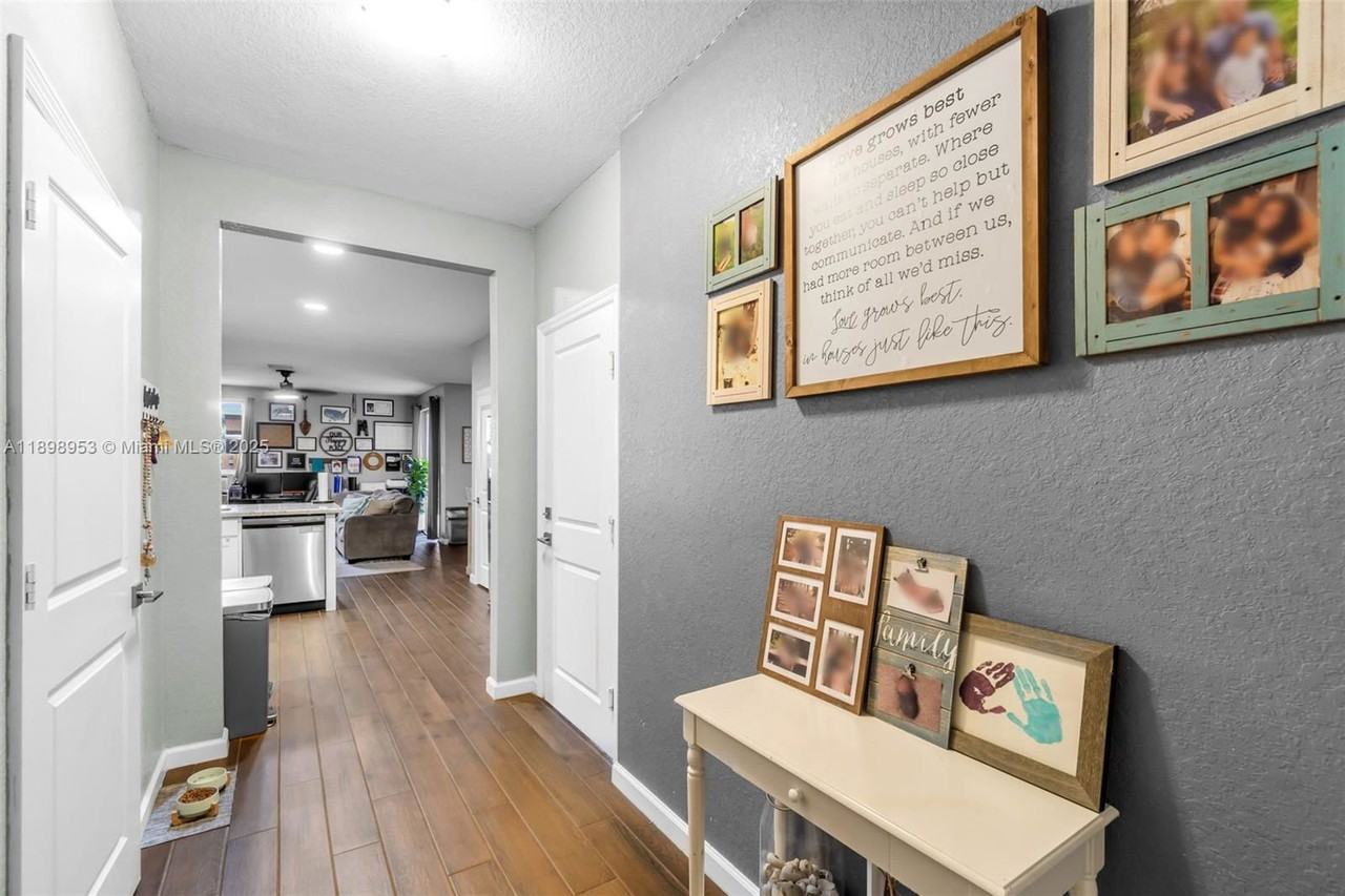 1429 Se 23rd Ter - Photo 2 of 8