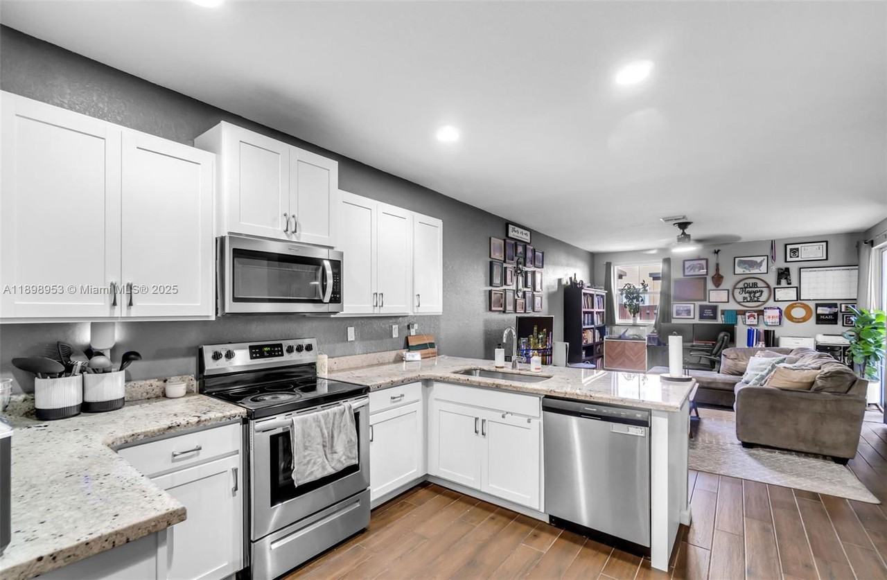 1429 Se 23rd Ter - Photo 4 of 8