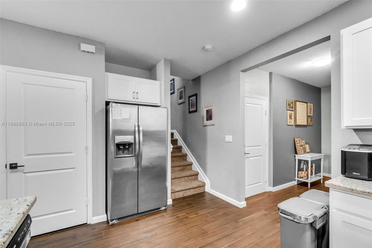 1429 Se 23rd Ter - Photo 5 of 8