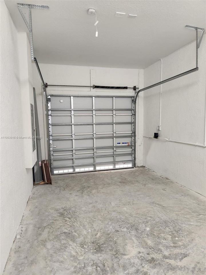 13071 Sw 232nd Ln - Photo 5 of 8