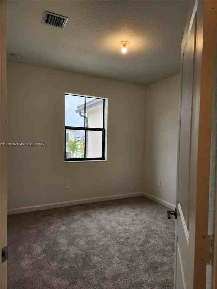 13071 Sw 232nd Ln - Photo 7 of 8