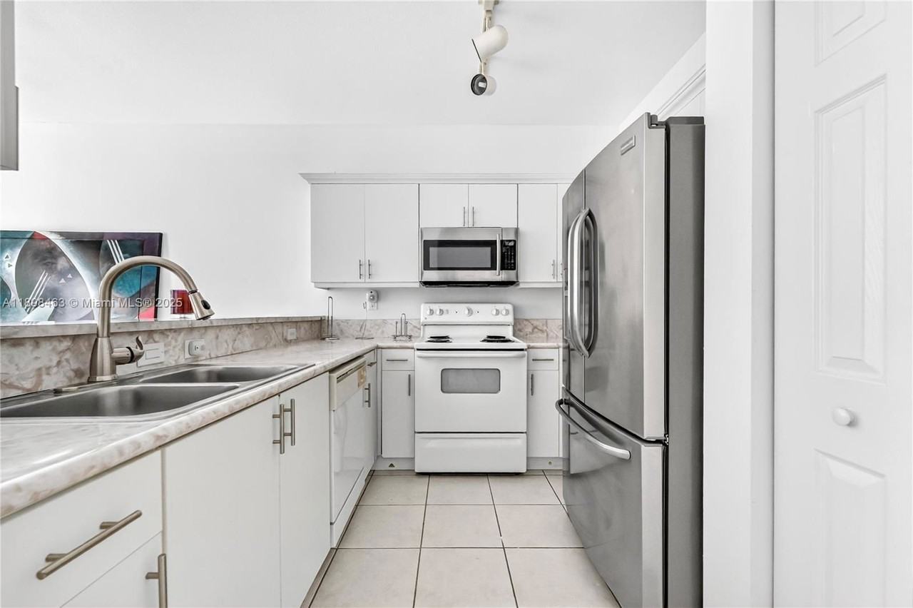 10934 Sw 247th Ter #10934 - Photo 5 of 8