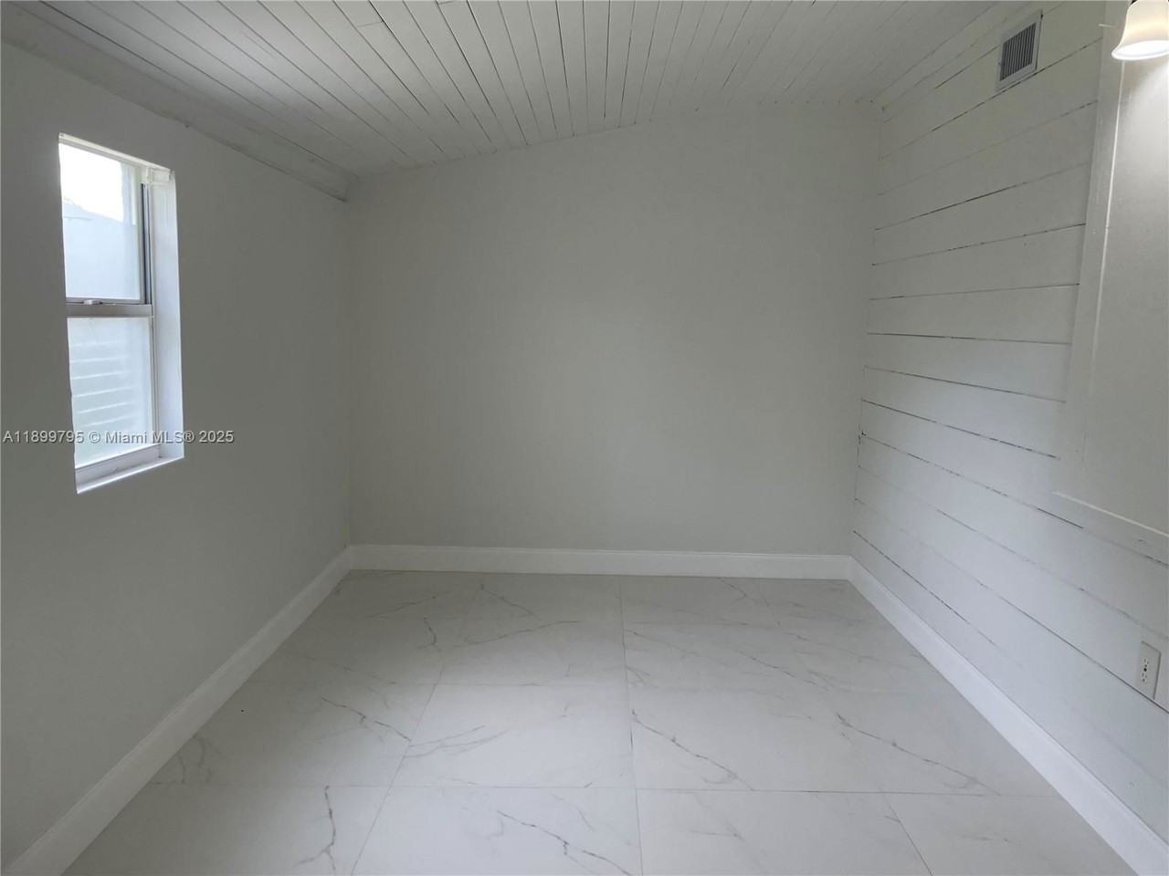 7631 Nw 4th Ave - Photo 7 of 8