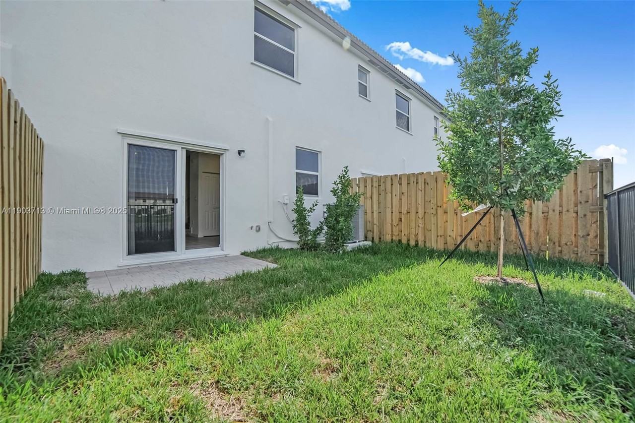 2748 Se 26th Ave #2748 - Photo 2 of 8