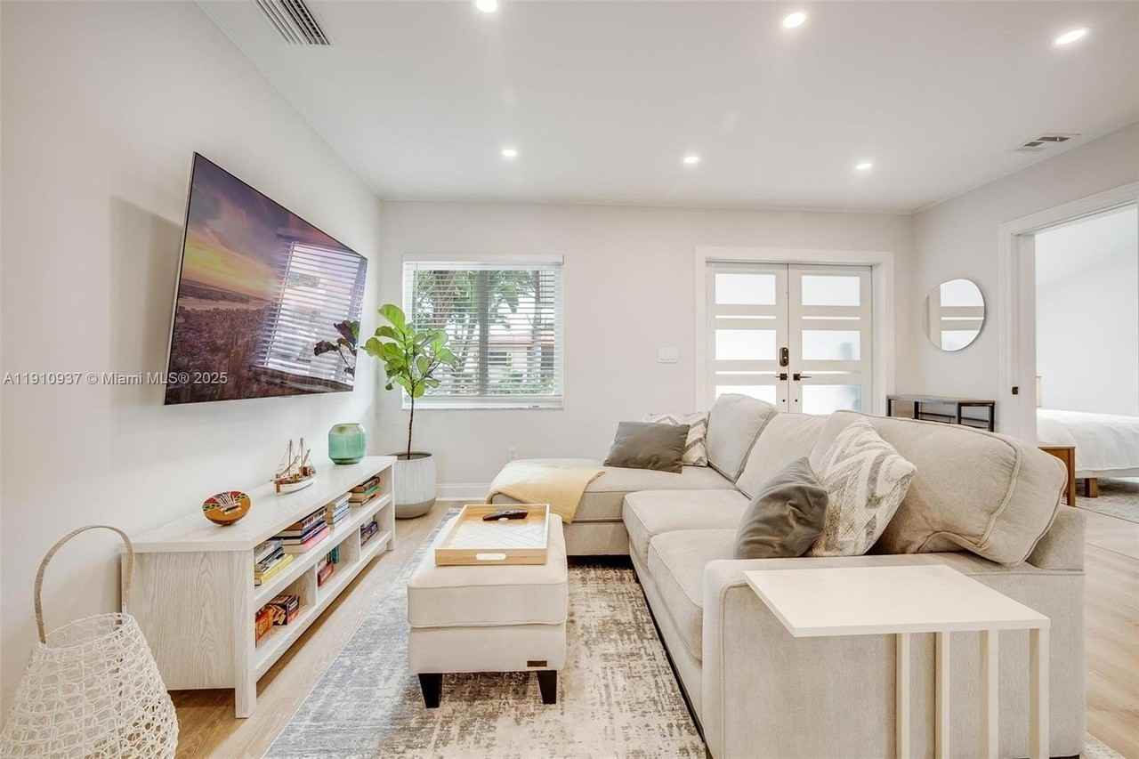 2969 Sw 20th St - Photo 4 of 28