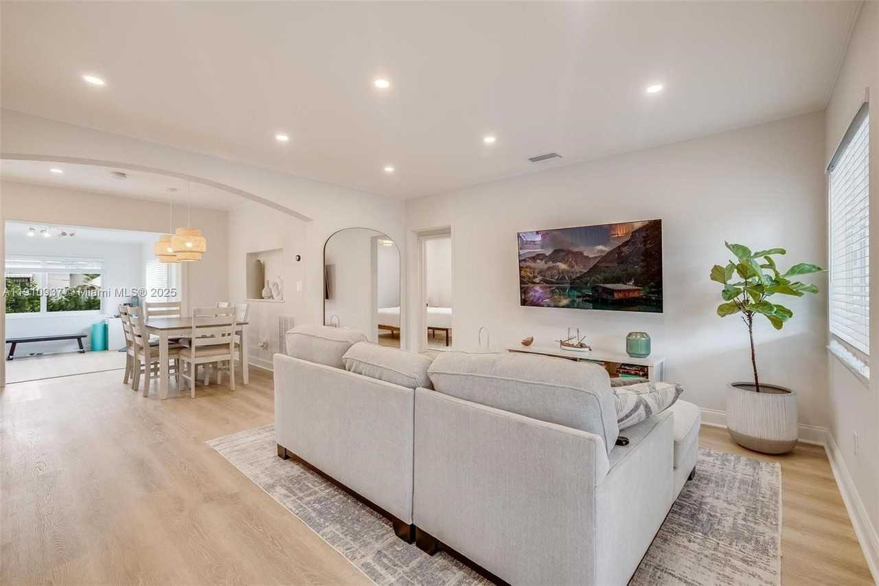 2969 Sw 20th St - Photo 5 of 28