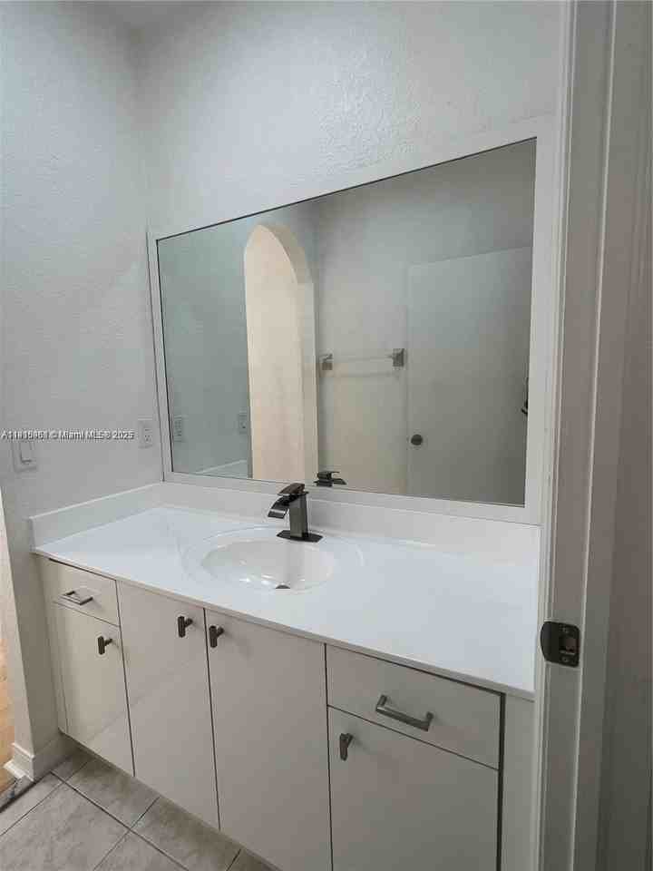 9422 Sw 162nd Path #0 - Photo 6 of 15