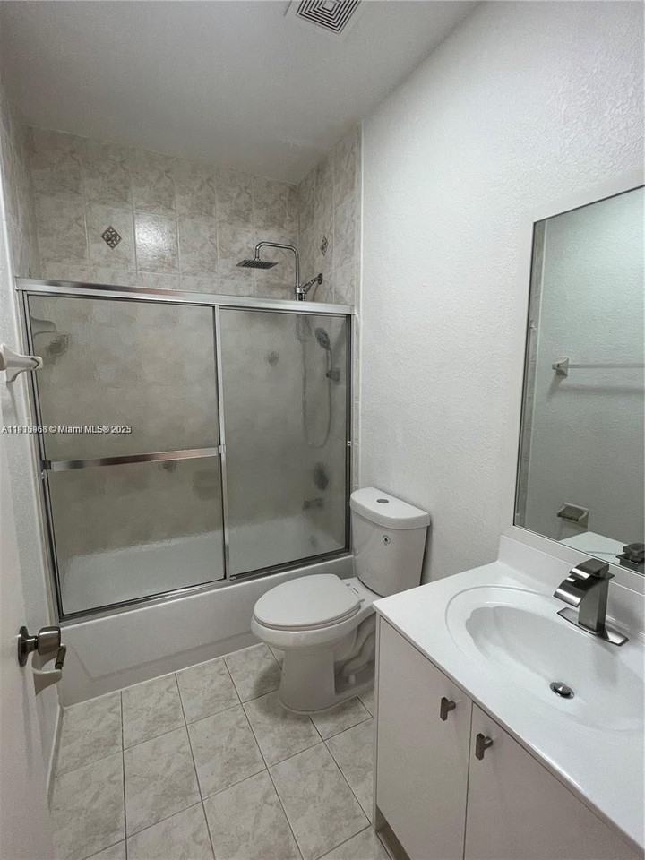 9422 Sw 162nd Path #0 - Photo 7 of 15