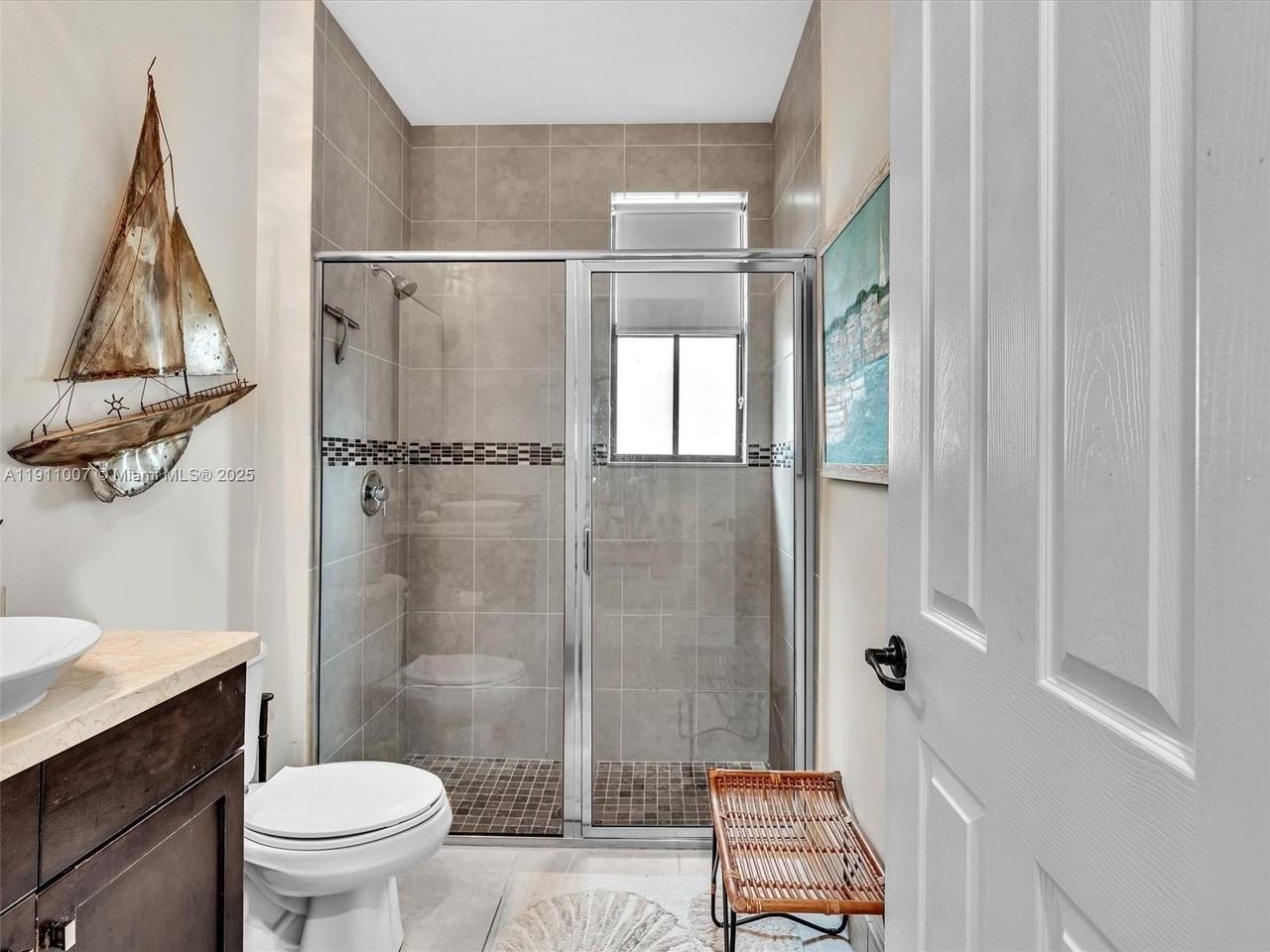 3752 Nw 85th Ter - Photo 5 of 47