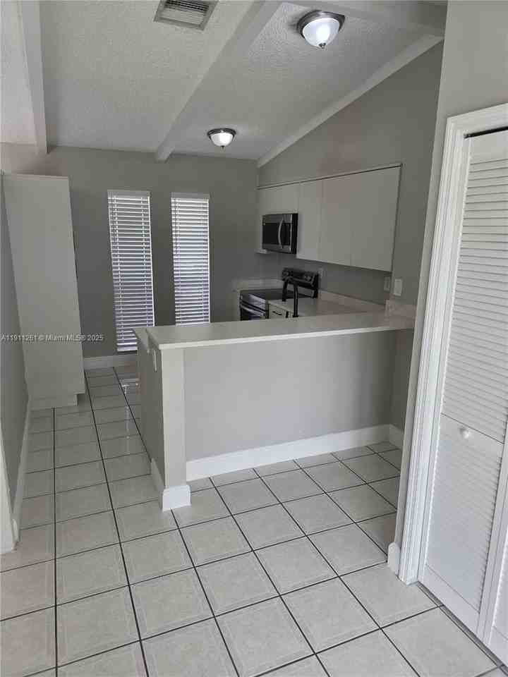 16813 Sw 107th Pl #0 - Photo 5 of 21