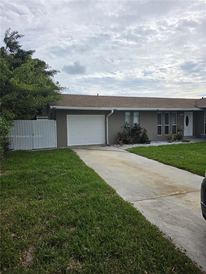 16813 Sw 107th Pl #0 - Photo 6 of 21