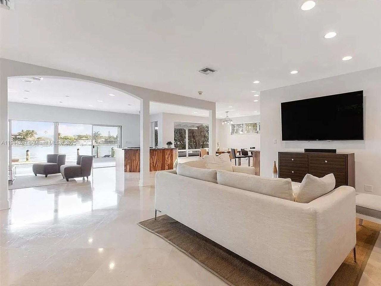 565 North Shore Drive - Photo 7 of 25