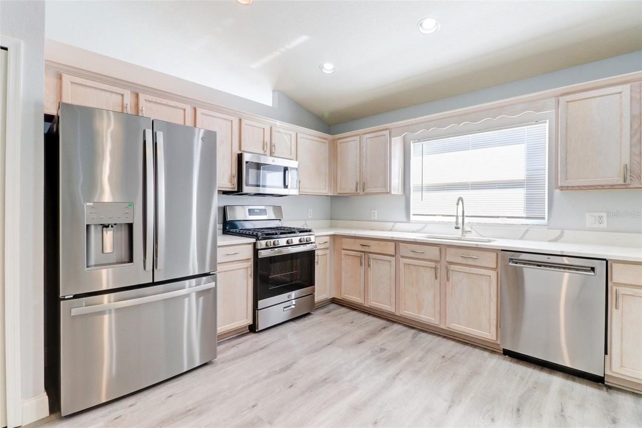 29806 Morningmist Dr - Photo 6 of 42