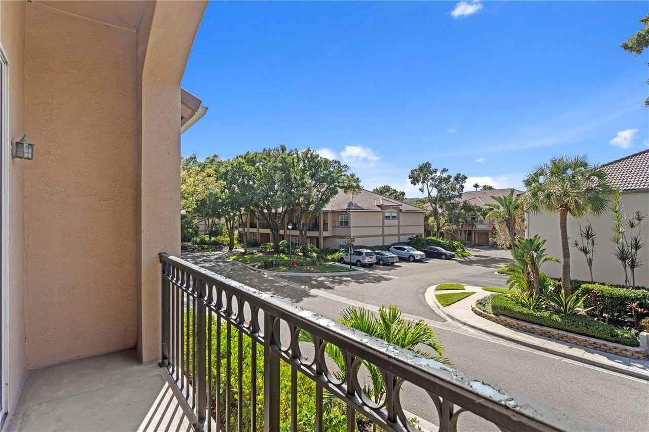 604 Arbor Lake Ln - Photo 4 of 35