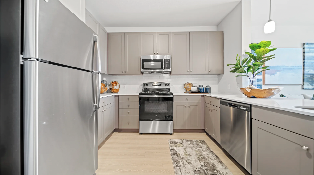 1201 South Heatherwilde Boulevard - Photo 4 of 21