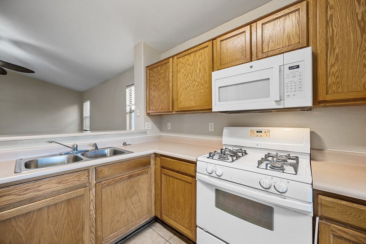 10748 West Mountain View Drive - Photo 7 of 21