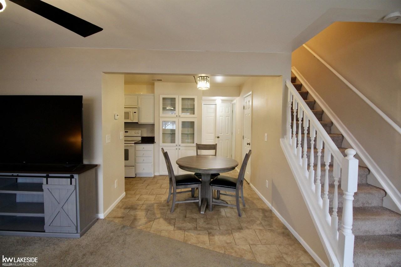 29408 Maurice Ct - Photo 5 of 20