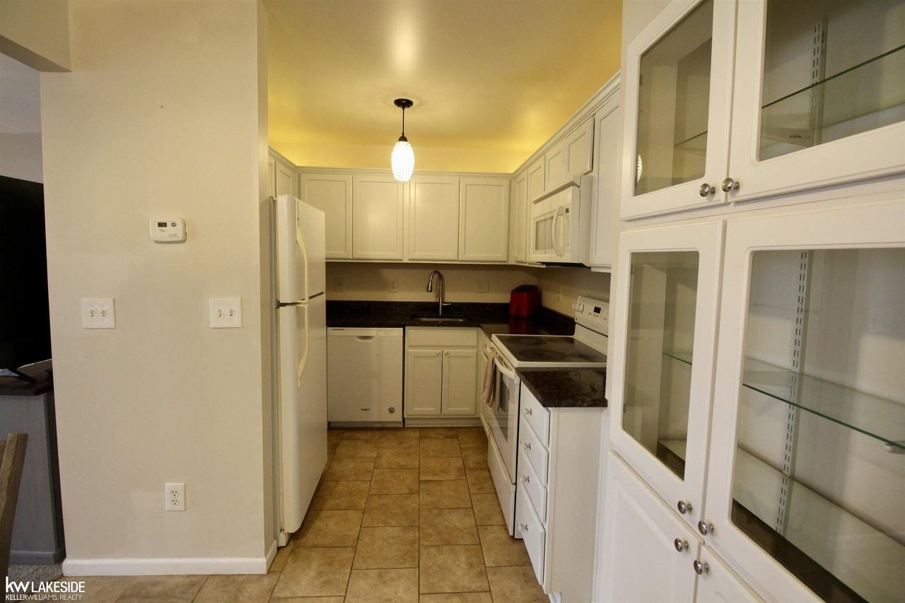 29408 Maurice Ct - Photo 7 of 20