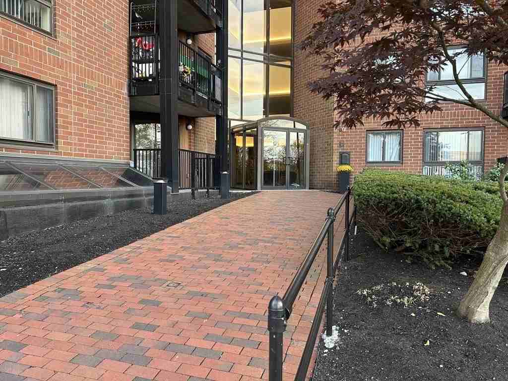 60 Rantoul Street #116