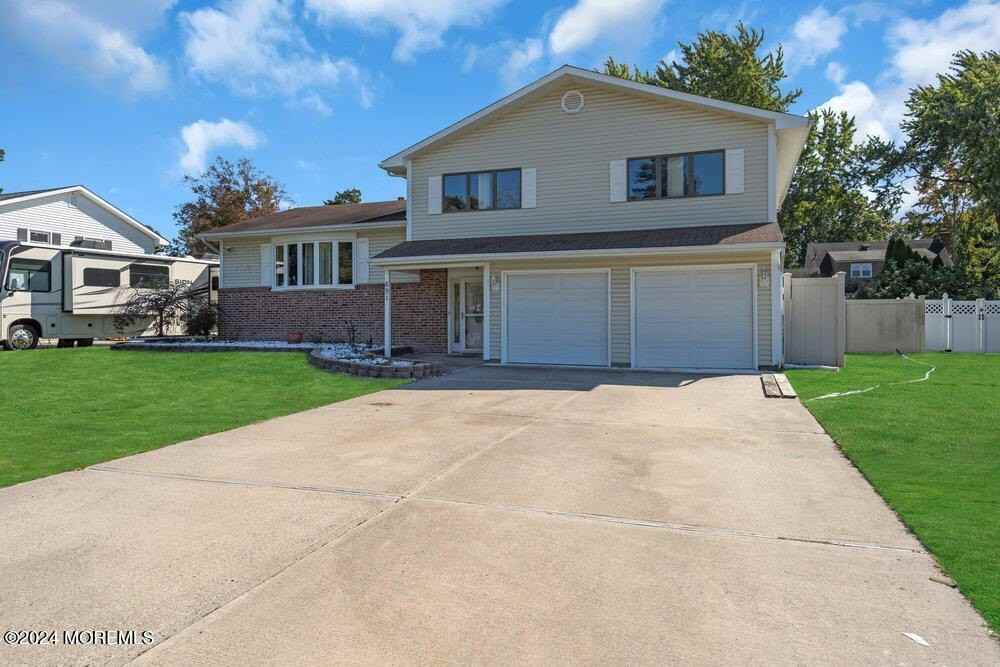 691 Sussex Ct - Photo 2 of 40