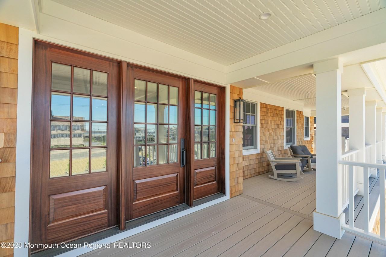 1407 Ocean Ave - Photo 3 of 41