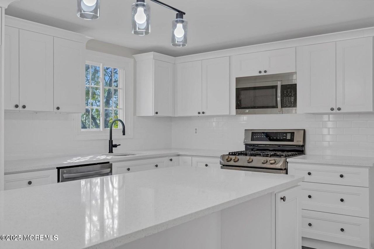 58 Garden Ave - Photo 4 of 46