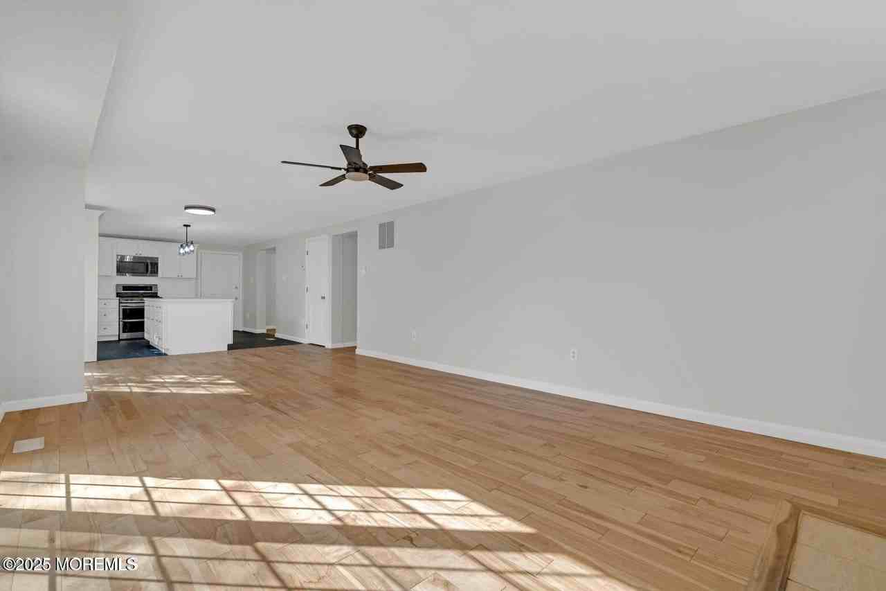 58 Garden Ave - Photo 7 of 46