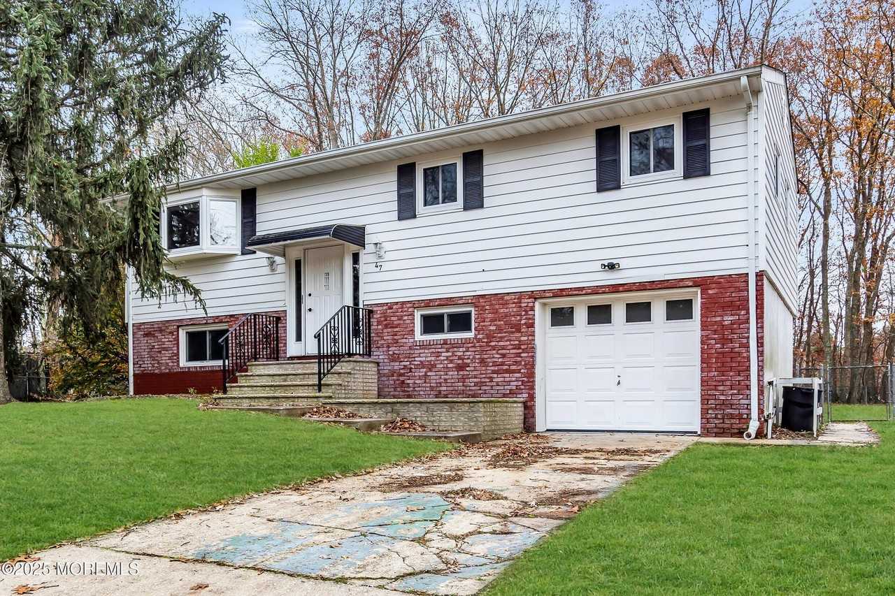 47 Beam Avenue - Photo 4 of 22