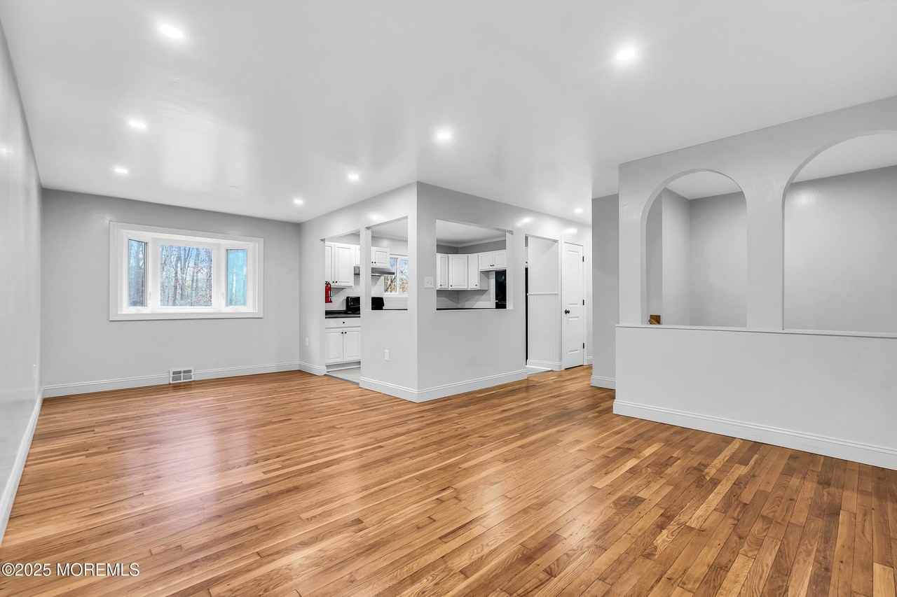 47 Beam Avenue - Photo 5 of 22