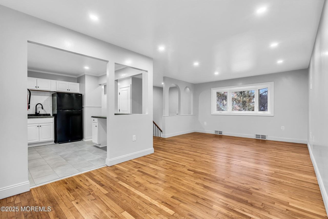 47 Beam Avenue - Photo 6 of 22