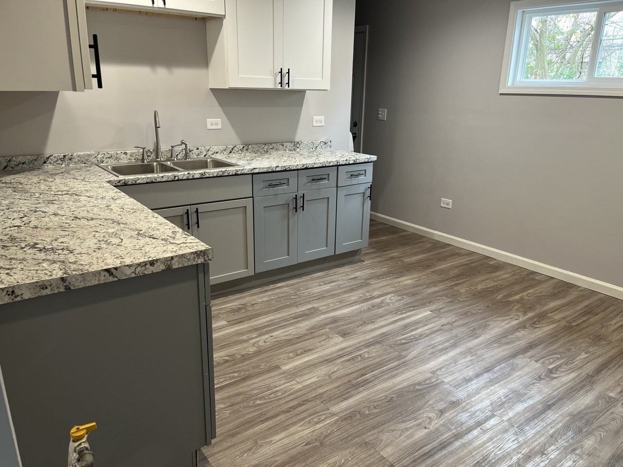 1918 Ashland Avenue - Photo 3 of 12