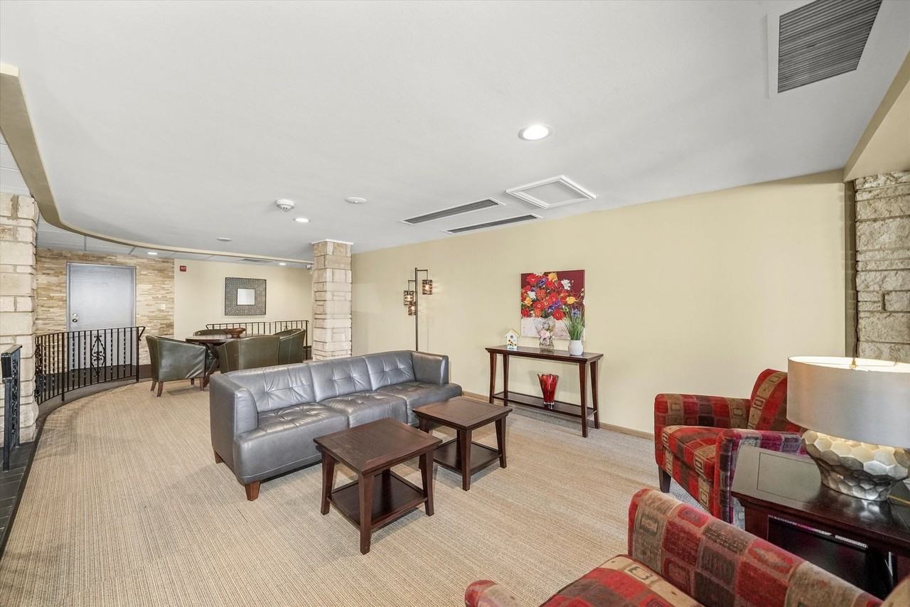 2300 Windsor Mall #2G - Photo 2 of 13